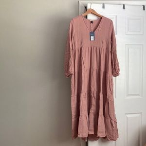 Sweet gauzy blush dress, V and long sleeves with a button detail and pockets!